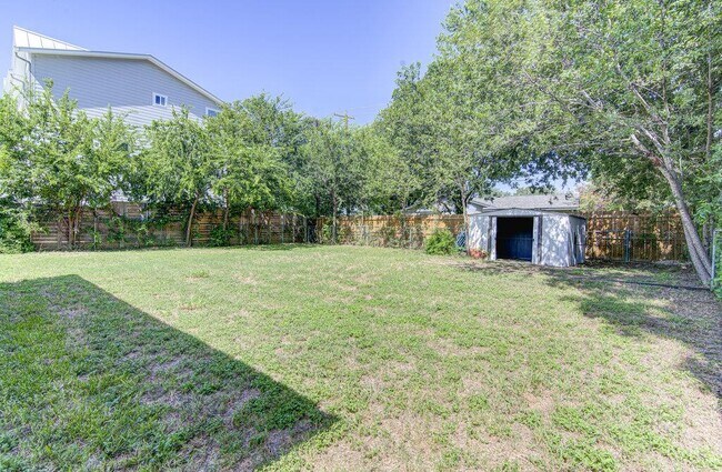 Building Photo - 8406 Burrell Dr