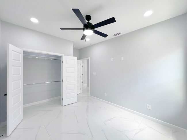 Building Photo - 913 N Woodson Ave