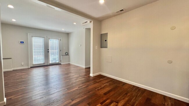 Building Photo - 696-694-29th