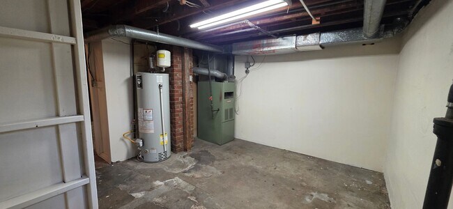 Building Photo - 2713 Maxwell Ave