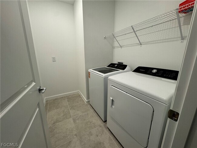 Building Photo - 1024 Caloosa Breeze Dr