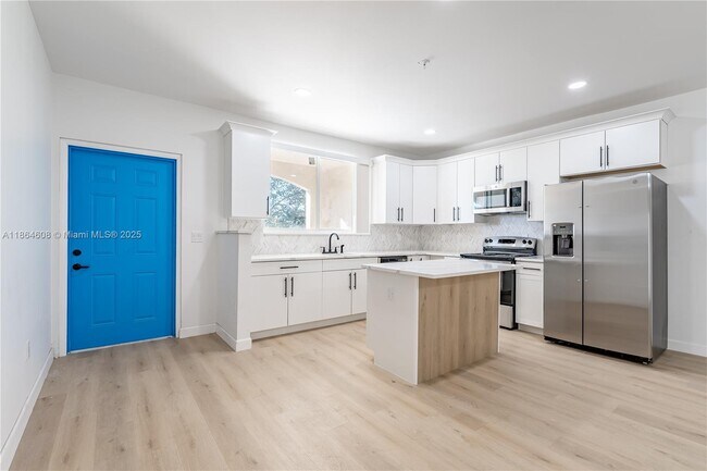 Building Photo - 2575 SW 64th Ave