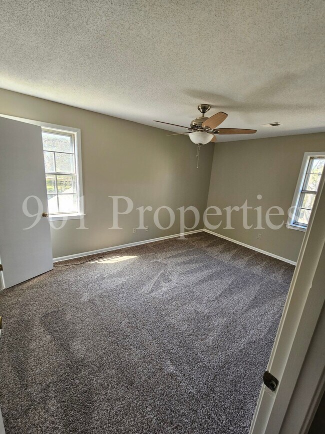 Building Photo - 2601 Camrose Cove