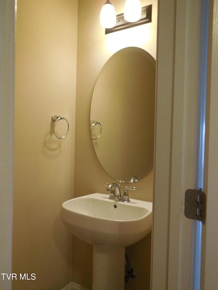 Building Photo - 341 Coldwater Dr