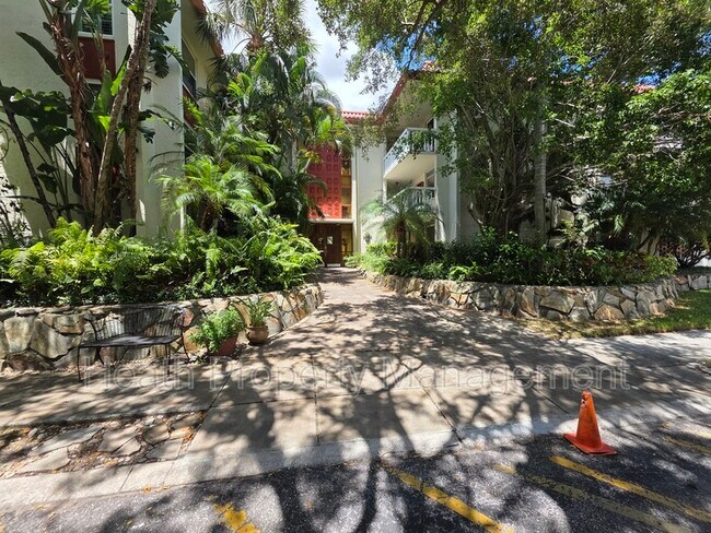 Primary Photo - 1012 Pearce Dr