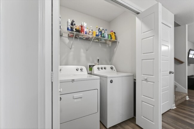 Building Photo - 409 Hillside Dr