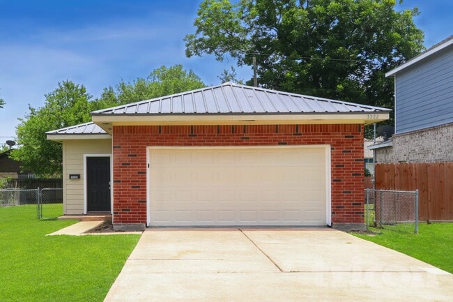 Building Photo - 3522 Tangerine St