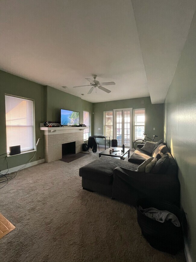 Building Photo - 1694 N High St