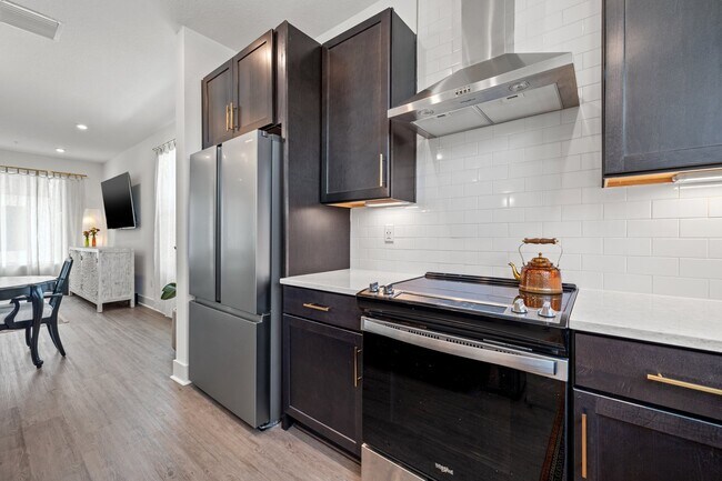 Building Photo - 320 15th St N