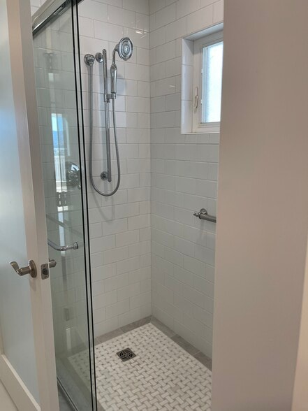 Building Photo - 633 Rocca Ave