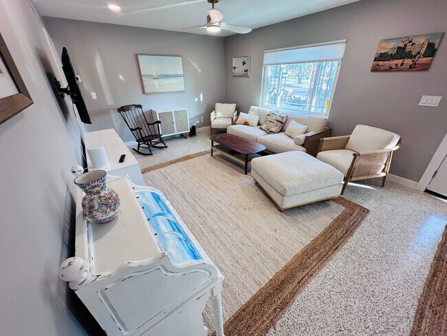 Building Photo - 385 S Tessier Dr