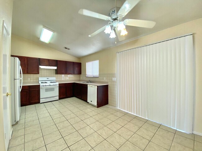 Building Photo - Charming single-story home