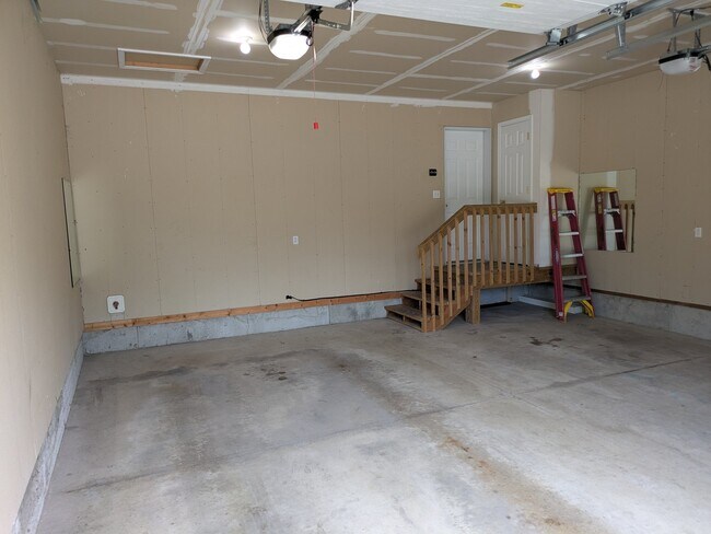 Building Photo - 2410 Eaton Ave