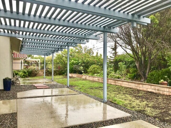 Building Photo - 28582 La Cumbre