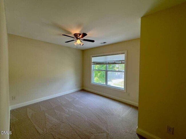 Building Photo - 4008 Vallonia Dr