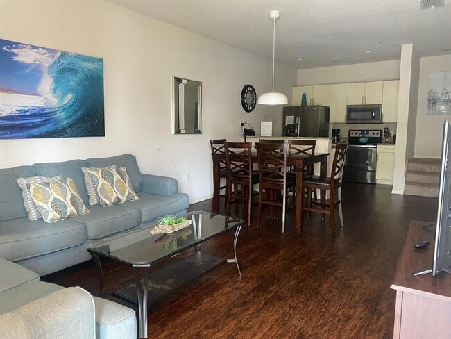 Building Photo - 8928 Shine Dr