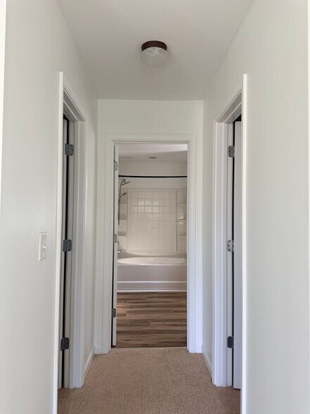 Building Photo - 5828 Bradshaw Ct