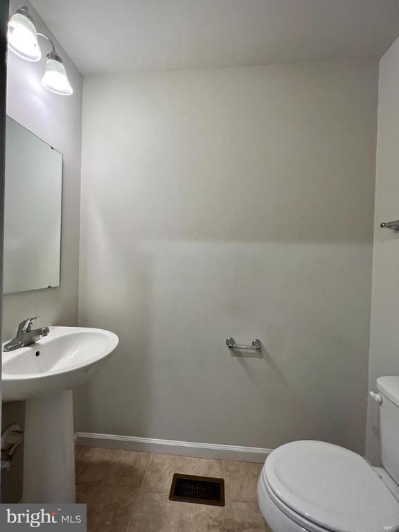 Building Photo - 255 Severna Pkwy