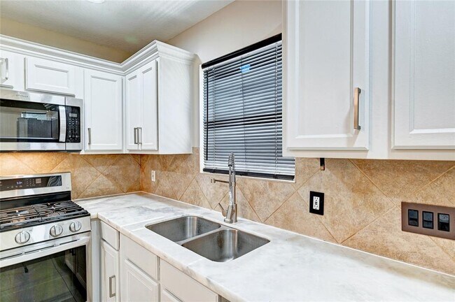 Building Photo - 21115 Rushing Creek Ln