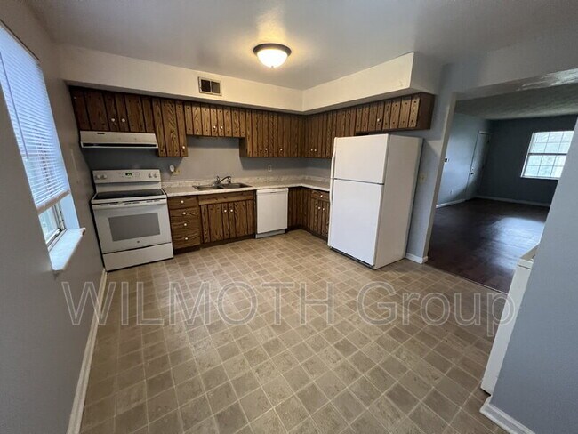 Building Photo - 1316 Millerwood Dr