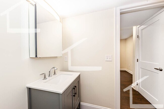 Building Photo - 20 Albion St