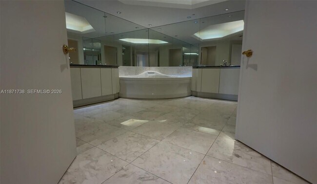 Building Photo - 2600 Island Blvd