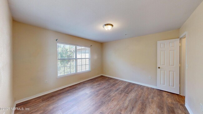 Building Photo - 7800 Point Meadows Dr