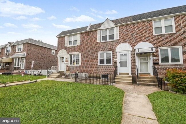 Building Photo - 1051 Oakwood Dr