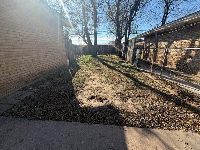 Building Photo - 3008 Lourdes St