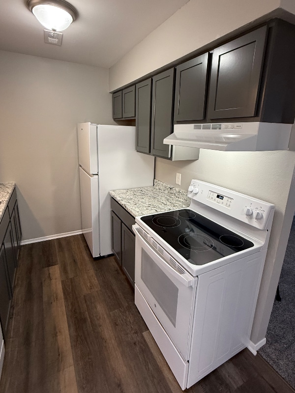 Building Photo - 620 S Mt Carmel St