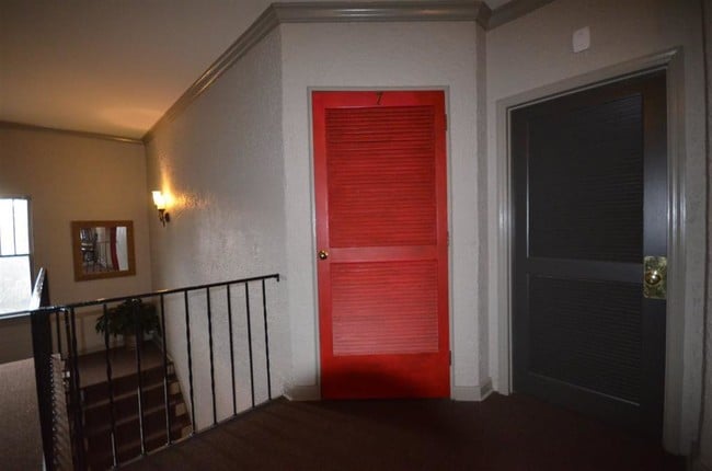 Building Photo - 1315 Kavanaugh, #6