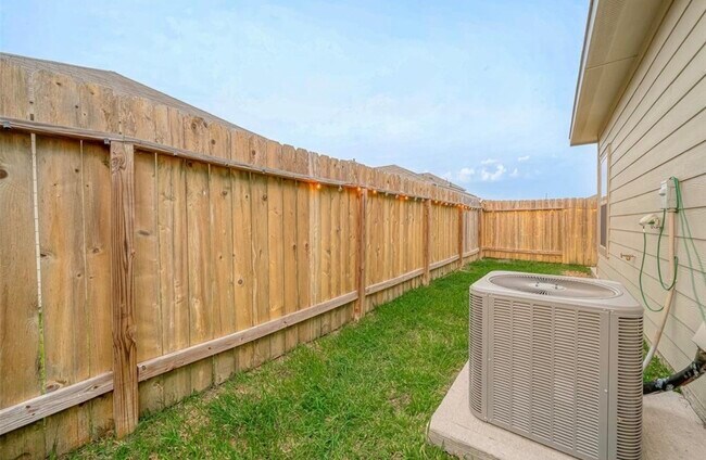 Building Photo - 6409 Hollock Meadows Ln