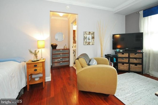 Building Photo - 906 S Washington St