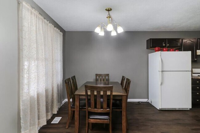 Building Photo - 1622 Iowa St