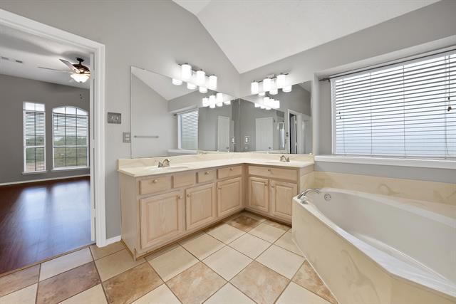Building Photo - 745 Woodridge Dr