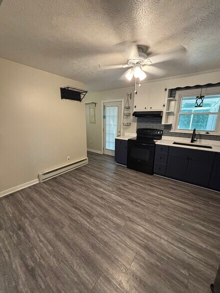 Kitchen - 2925 Stanwix Ln