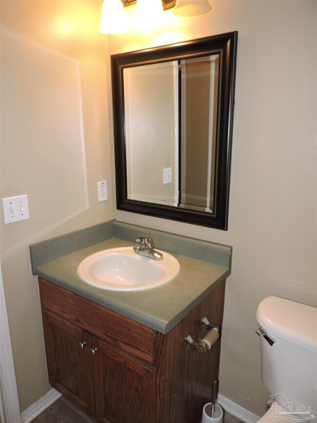 Building Photo - 724 Hanley Downs Dr