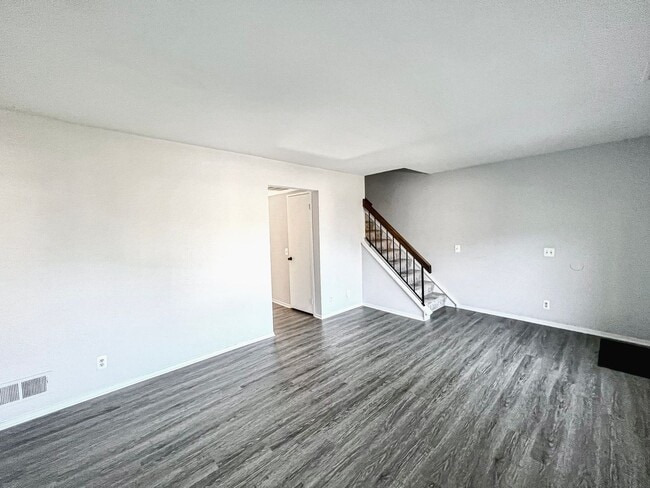 Building Photo - Recently Renovated Contemporary Apartment In Lovely Mosbys Landing