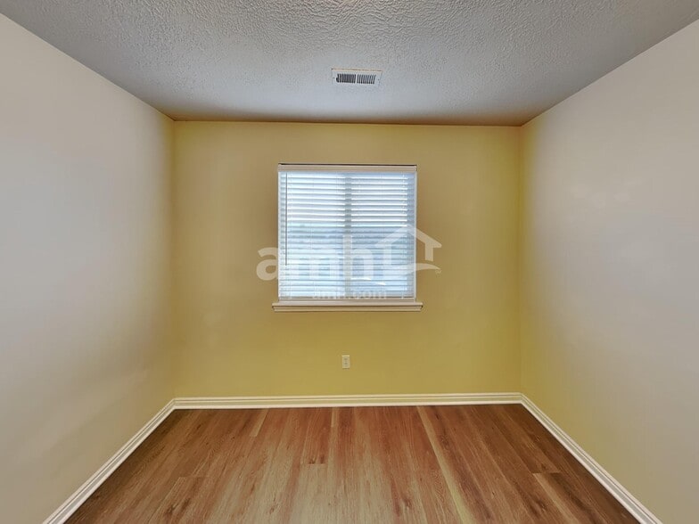 Building Photo - 10567 Sugarloaf Dr