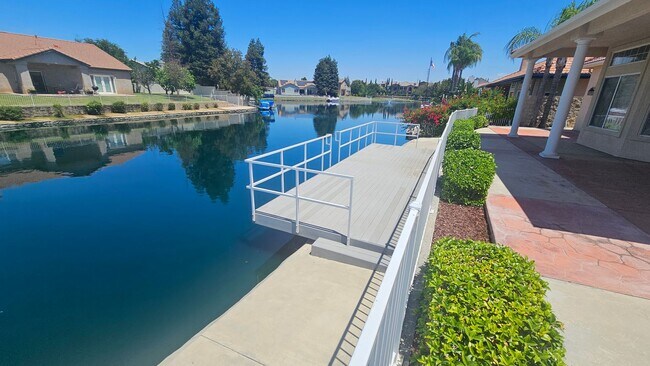 Building Photo - Beautiful Waterfront Home in Northwest Bakersfield