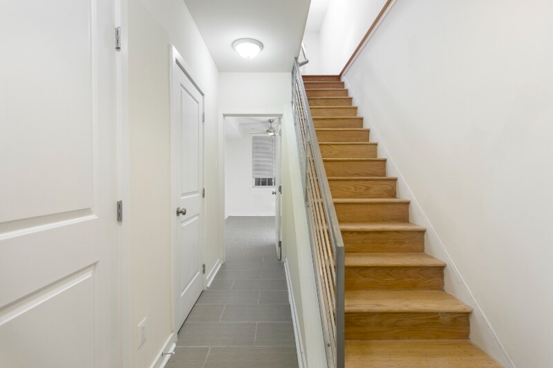 Building Photo - 702 S 20th St