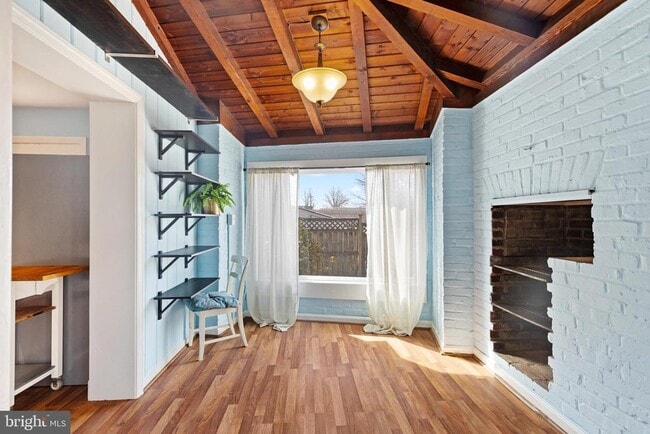 Building Photo - 1611 Ballard St