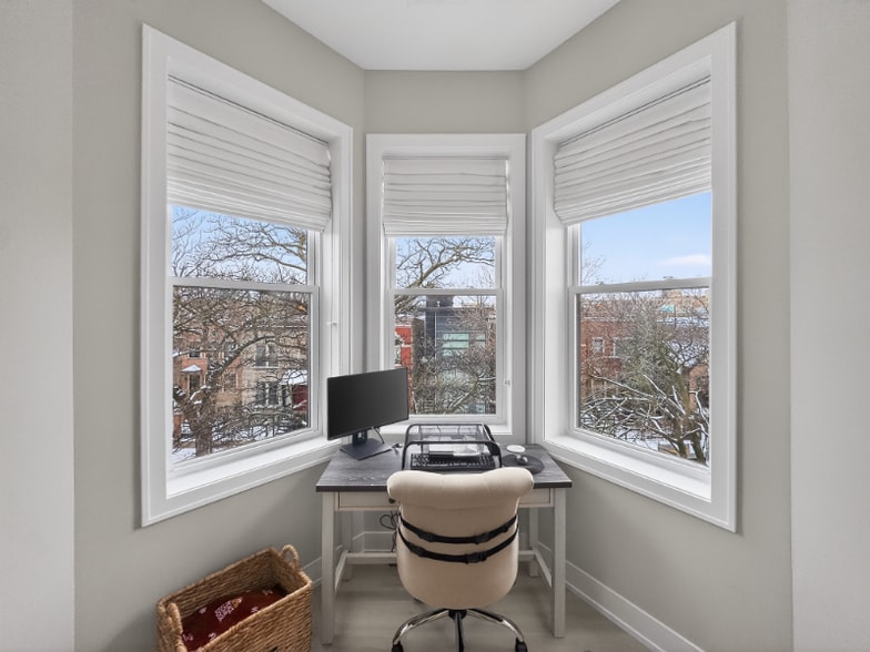 Building Photo - 1535 N Maplewood Ave