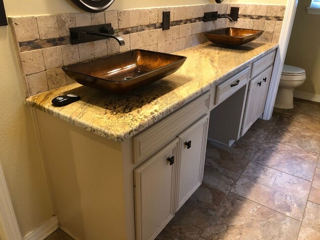 Building Photo - Corner Lot close to Barksdale Airforce Base with Bonus Room in back yard..