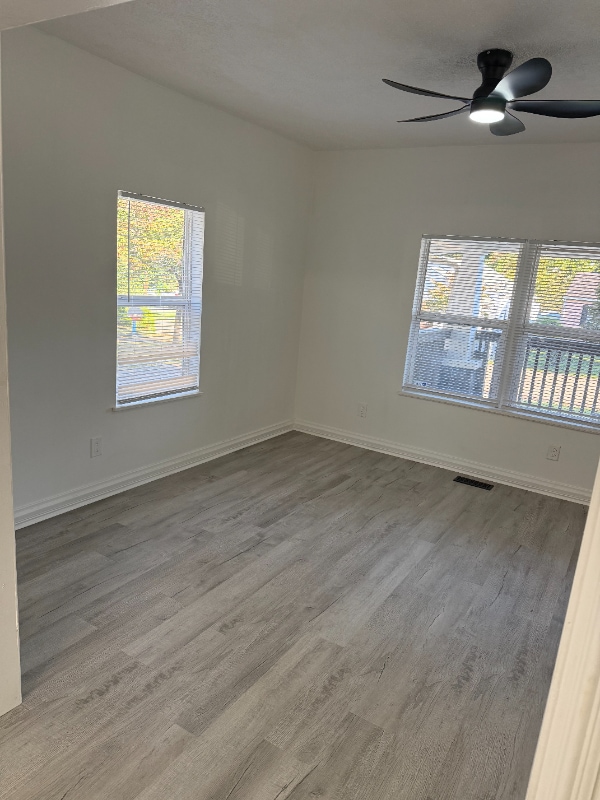 Building Photo - 4033 Porter Ave