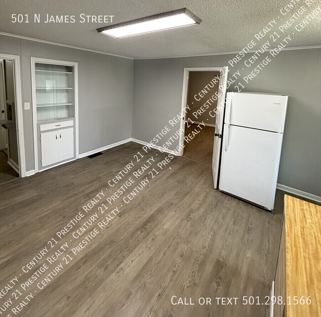 Building Photo - 501 N James St