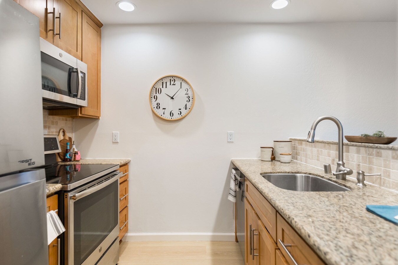 Building Photo - 811 York St