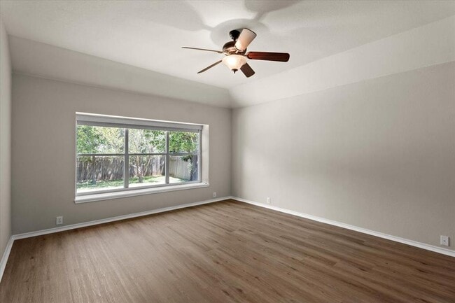 Building Photo - 2808 Barefoot Ln