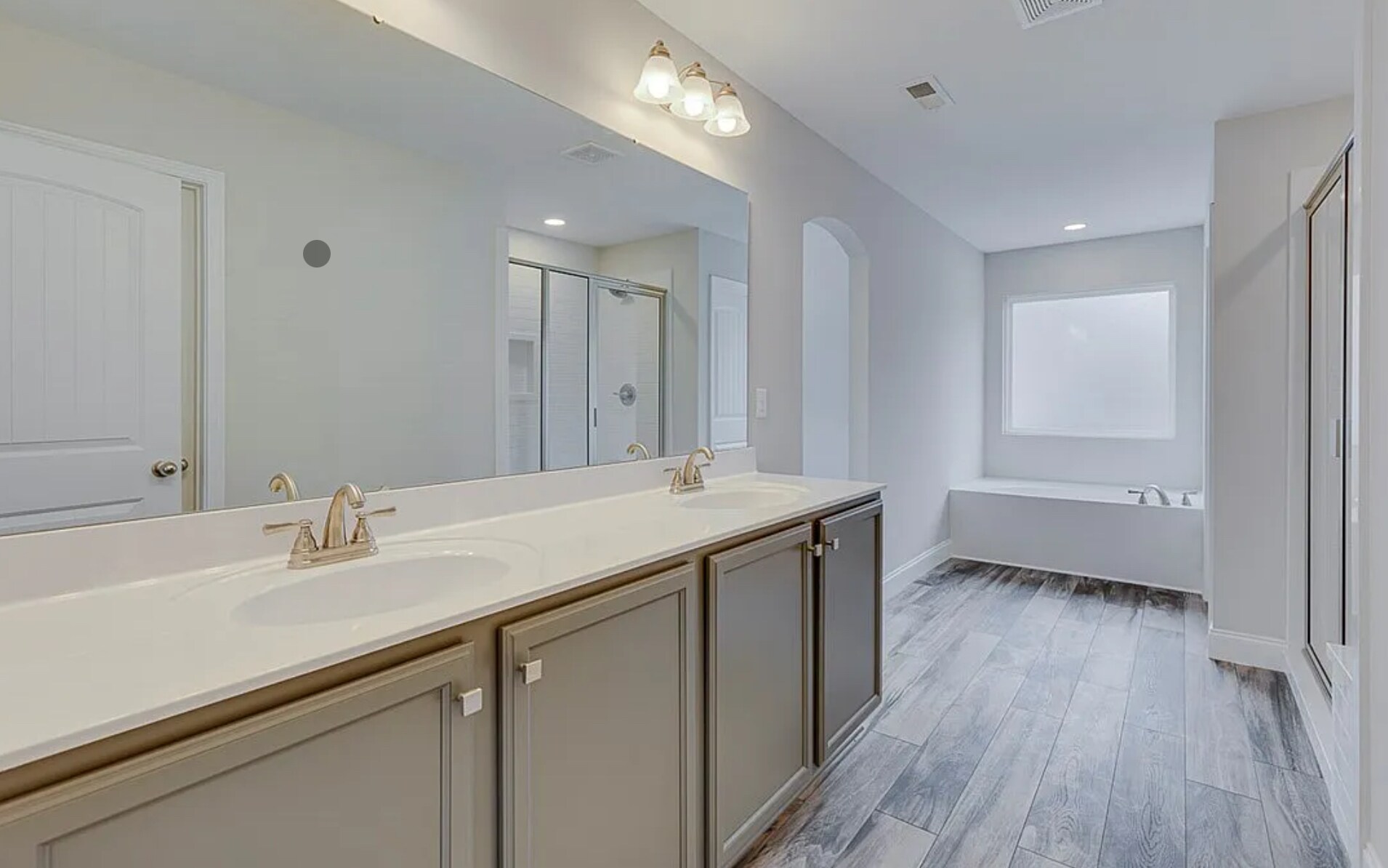 Building Photo - 213 Legacy Ln