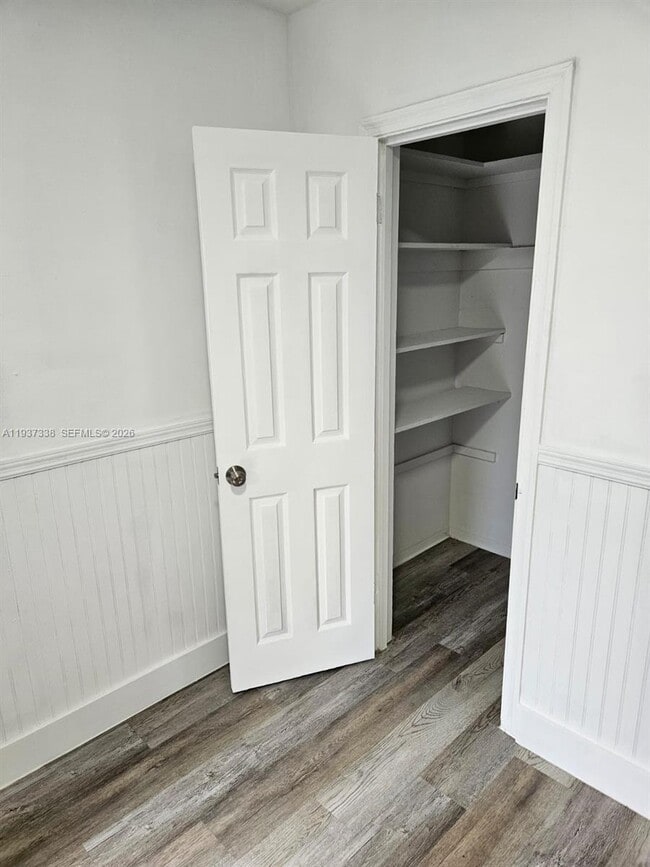 Building Photo - 1033 N Andrews Ave